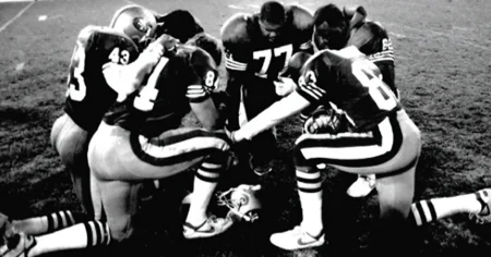 Atheist group demands football coach stop pre-game prayers