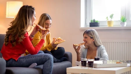 Flatmates who share kitchens also share gut bacteria