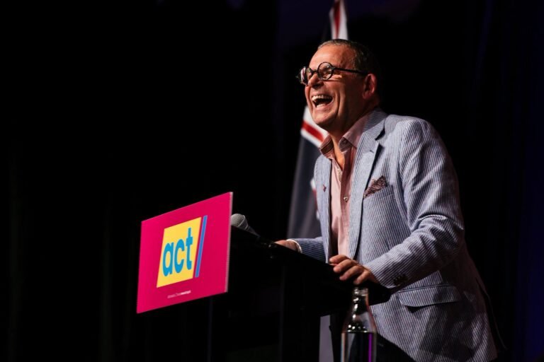 Paul Henry’s rural roadshow takes a detour into the Black Dog Tavern